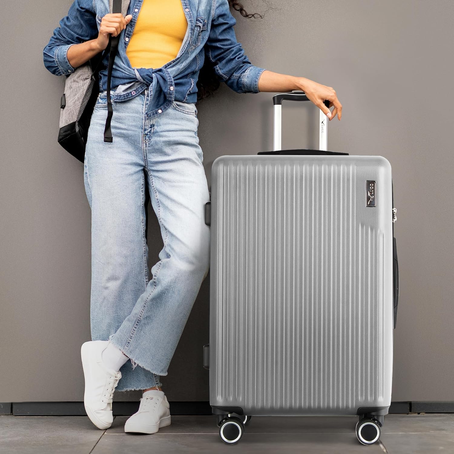 28" Vacay Large Suitcase - Raven