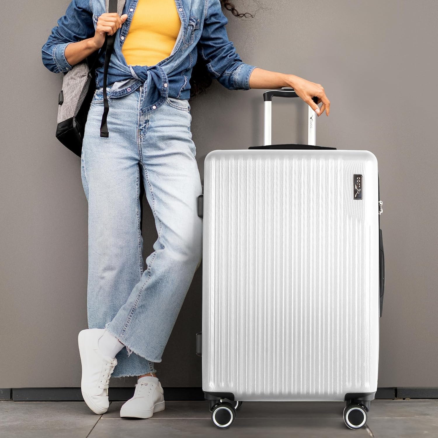 Vacay 28" Suitcase in Pearl
