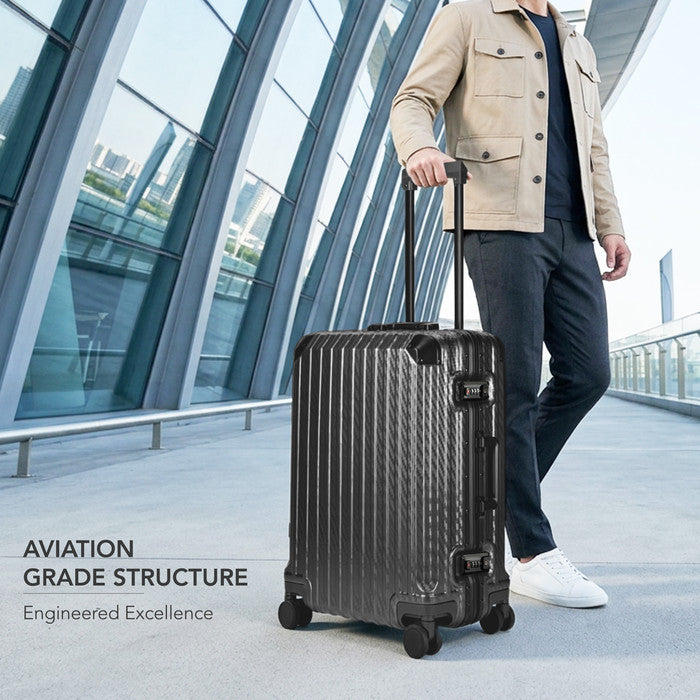 24" Solo Explorer Medium Suitcase - Black