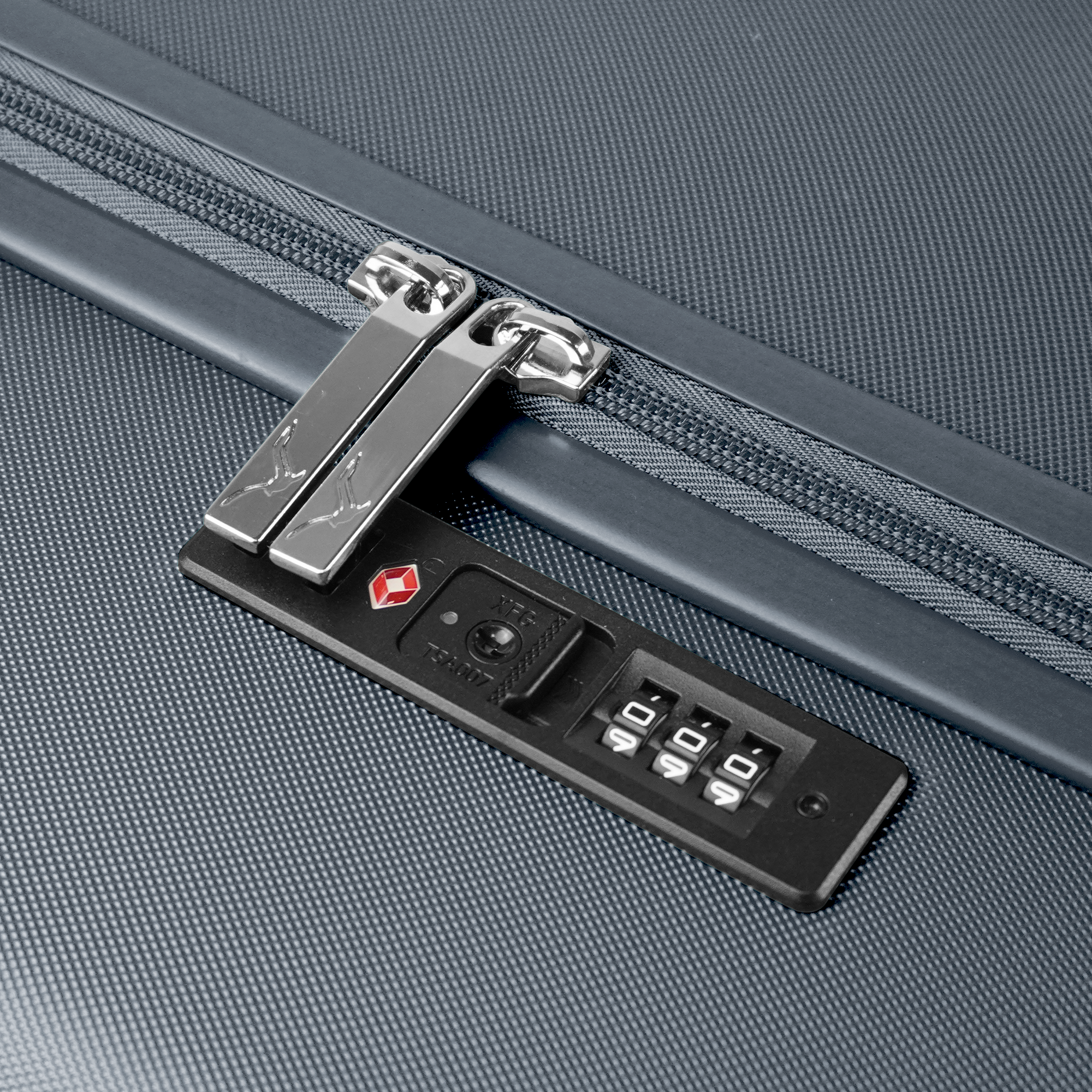 20-inch Vacay Cabin Suitcase in Raven – Perfect for Your Getaway - UK