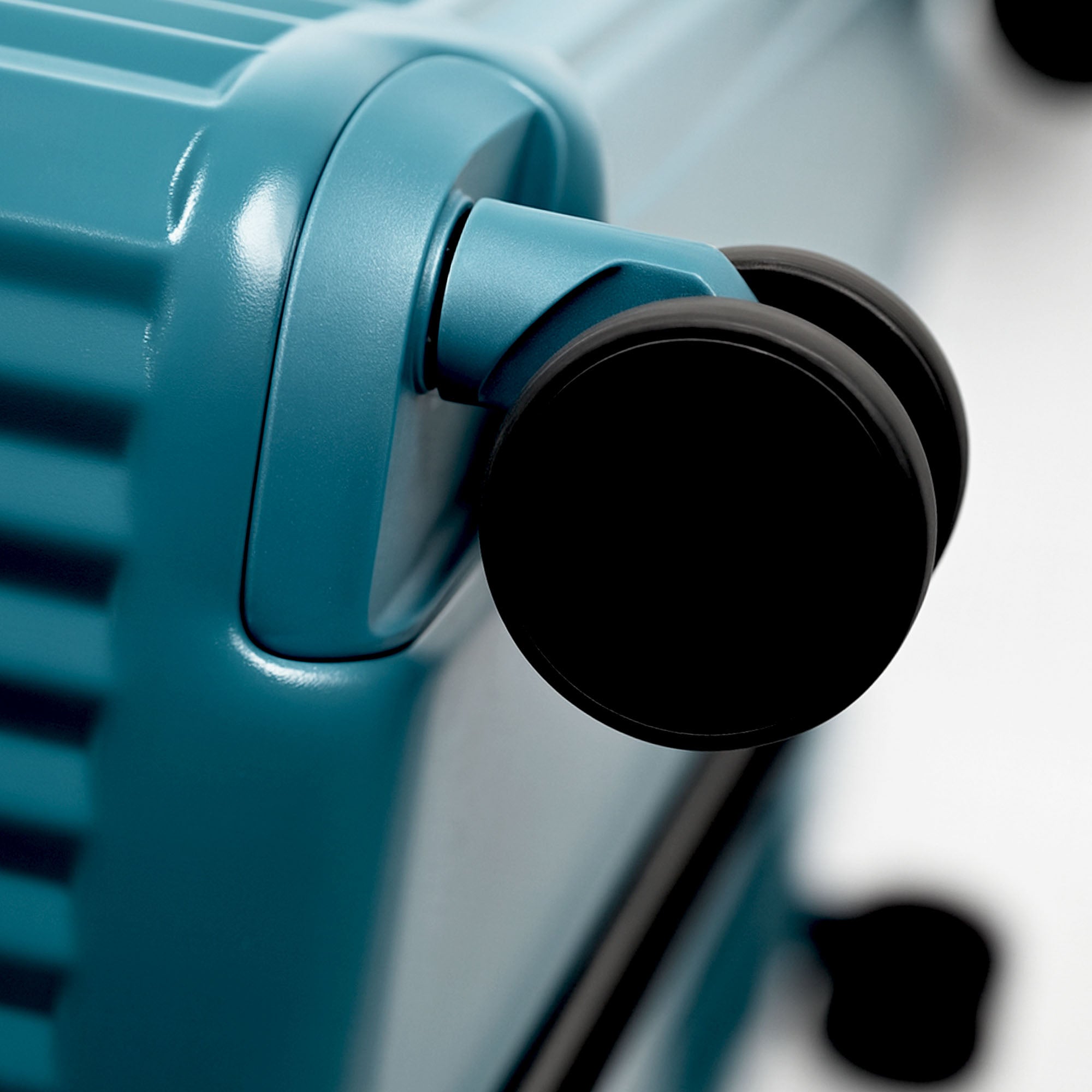 Lugg Airglide 32" Suitcase in Teal