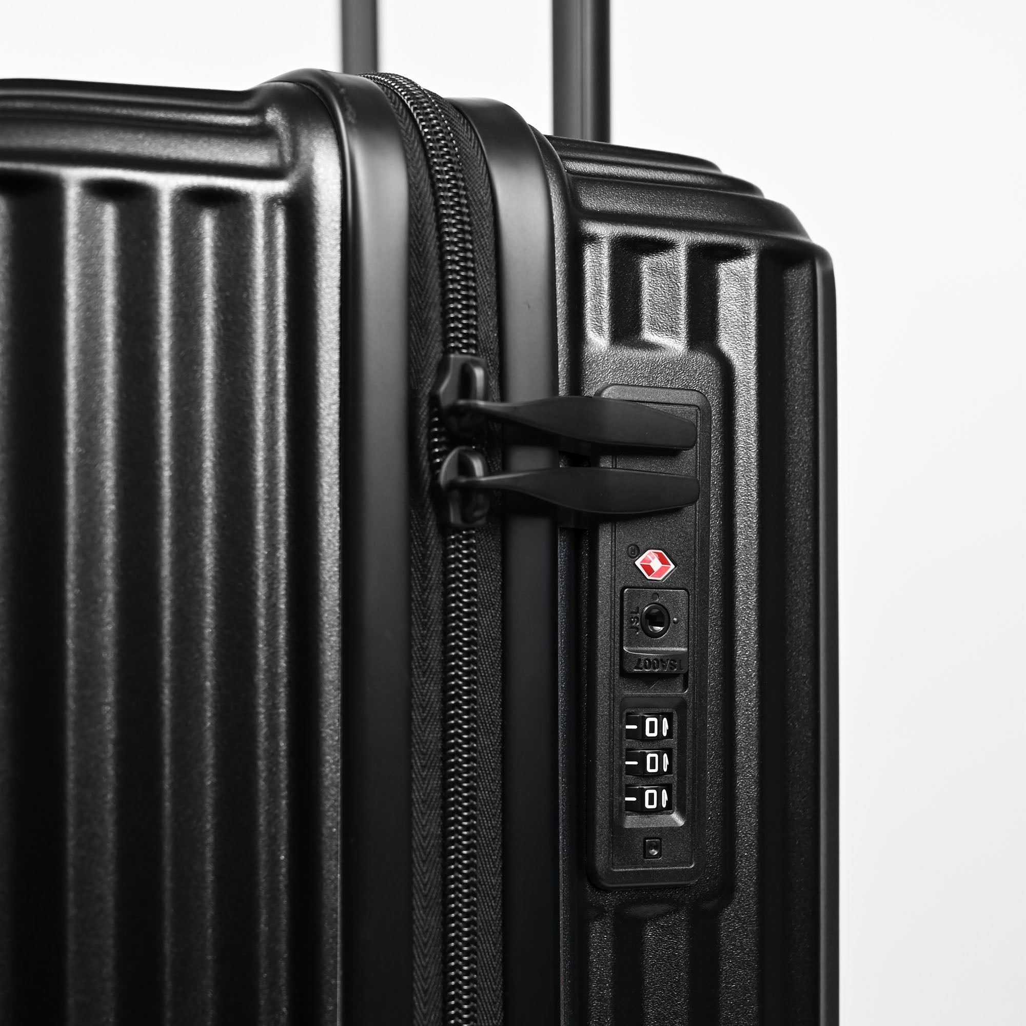 Lugg Airglide 28" Suitcase in Black