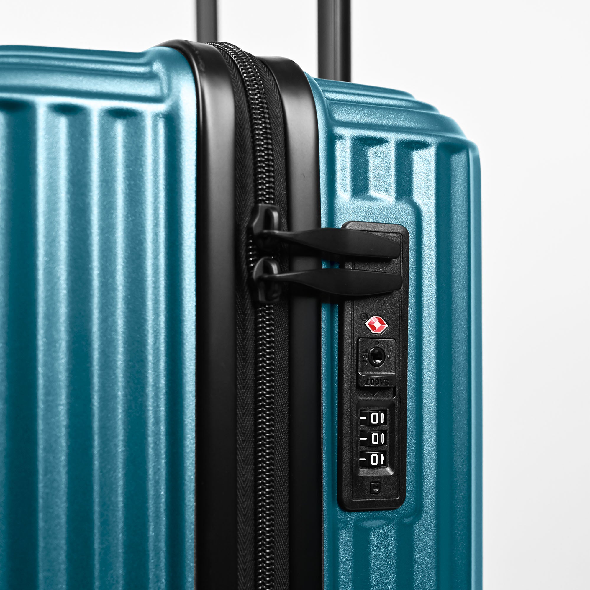 Lugg Airglide 28" Suitcase in Teal