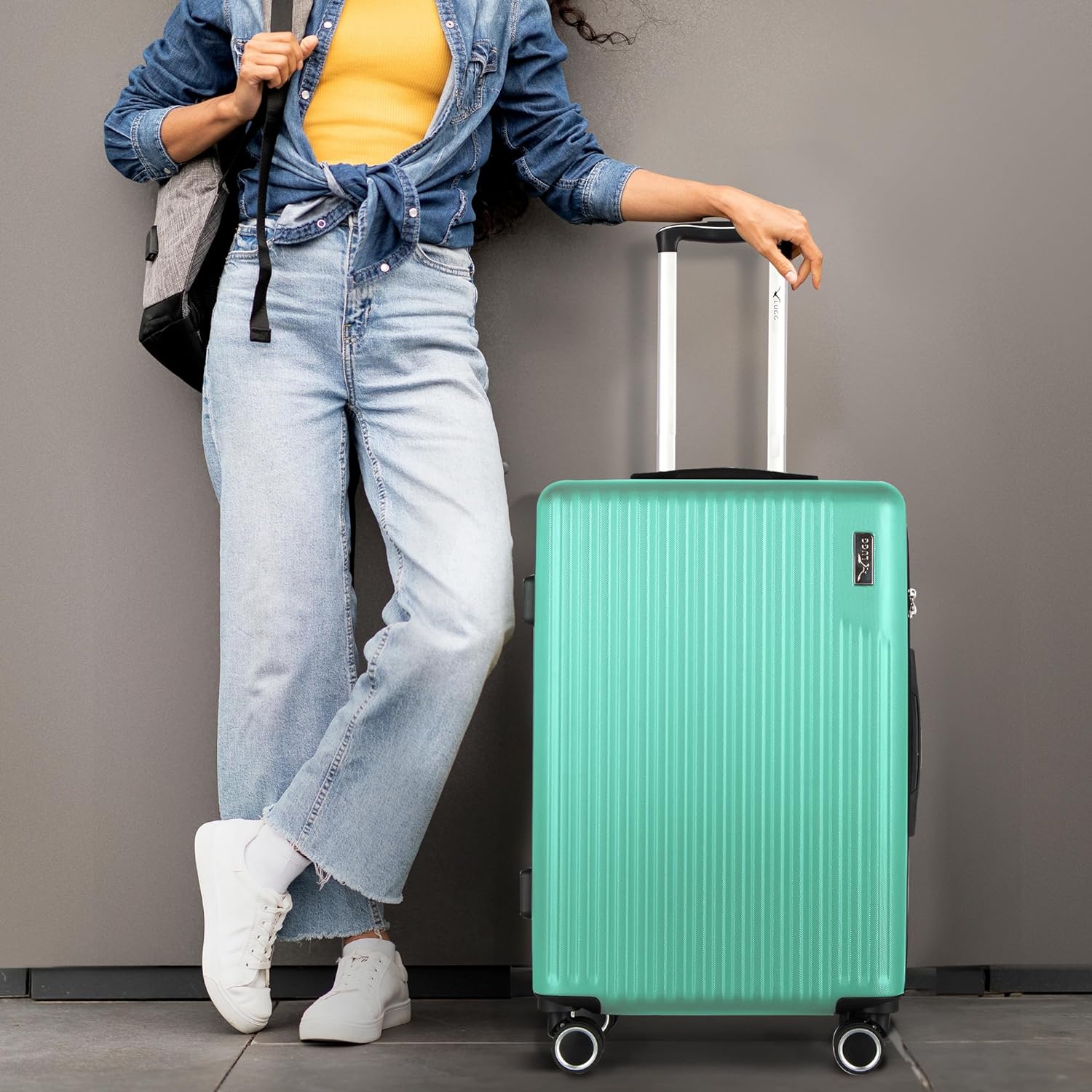 Vacay 24" Suitcase in Mint