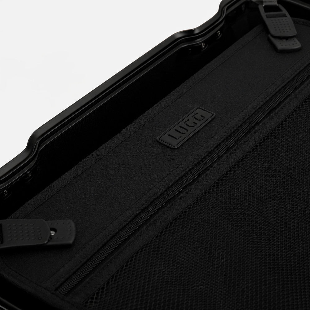 Oasis 28" Large Suitcase - 77 × 53 × 33cm in Black