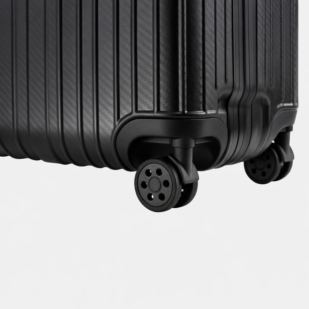 Oasis 28" Large Suitcase - 77 × 53 × 33cm in Black