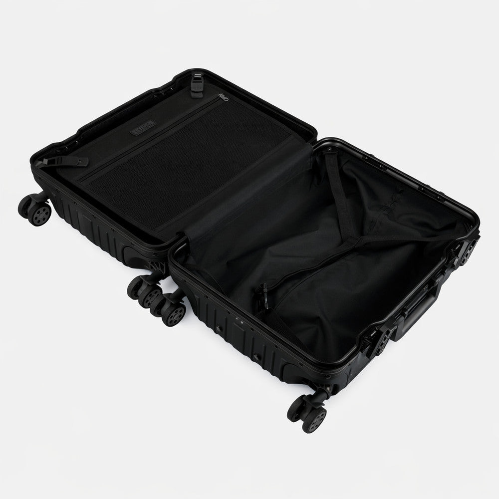 Oasis 28" Large Suitcase - 77 × 53 × 33cm in Black