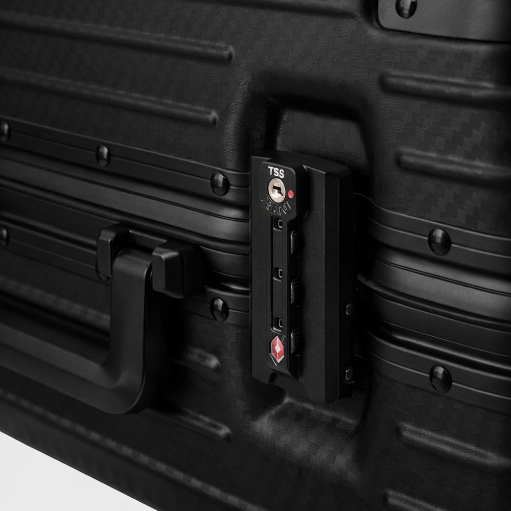 Oasis 28" Large Suitcase - 77 × 53 × 33cm in Black