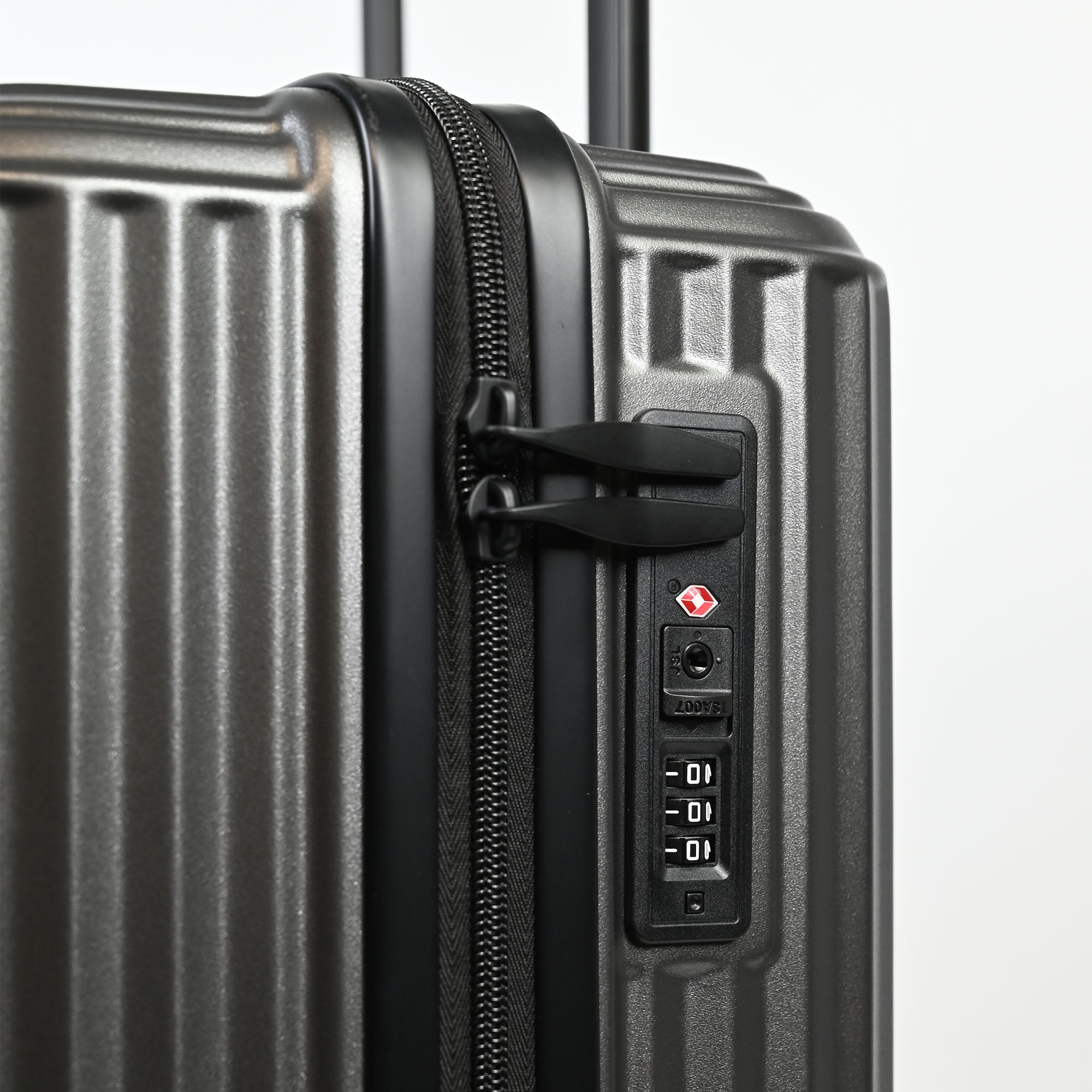 Air Glide 20" Cabin Suitcase in Black