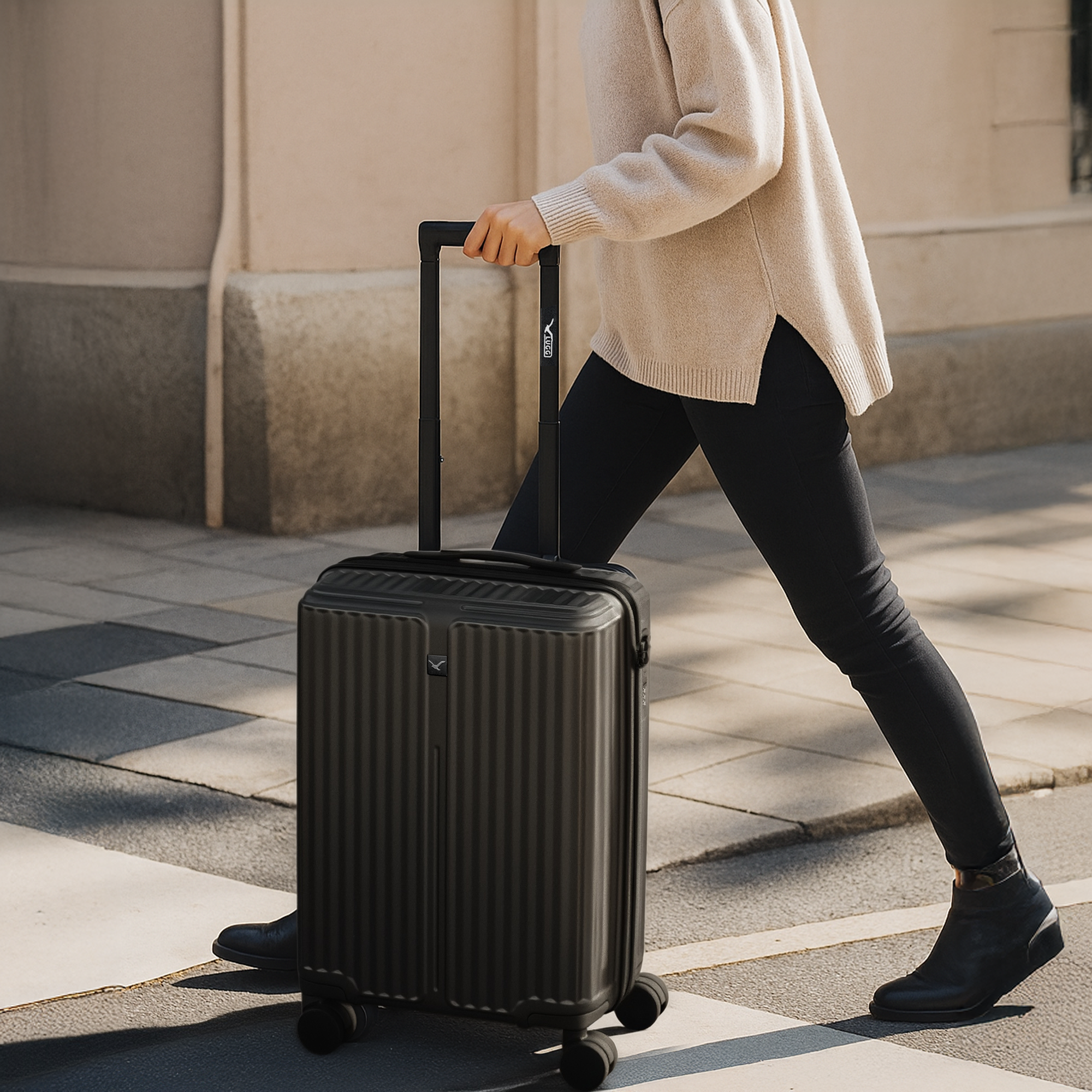 Air Glide 20" Cabin Suitcase in Black