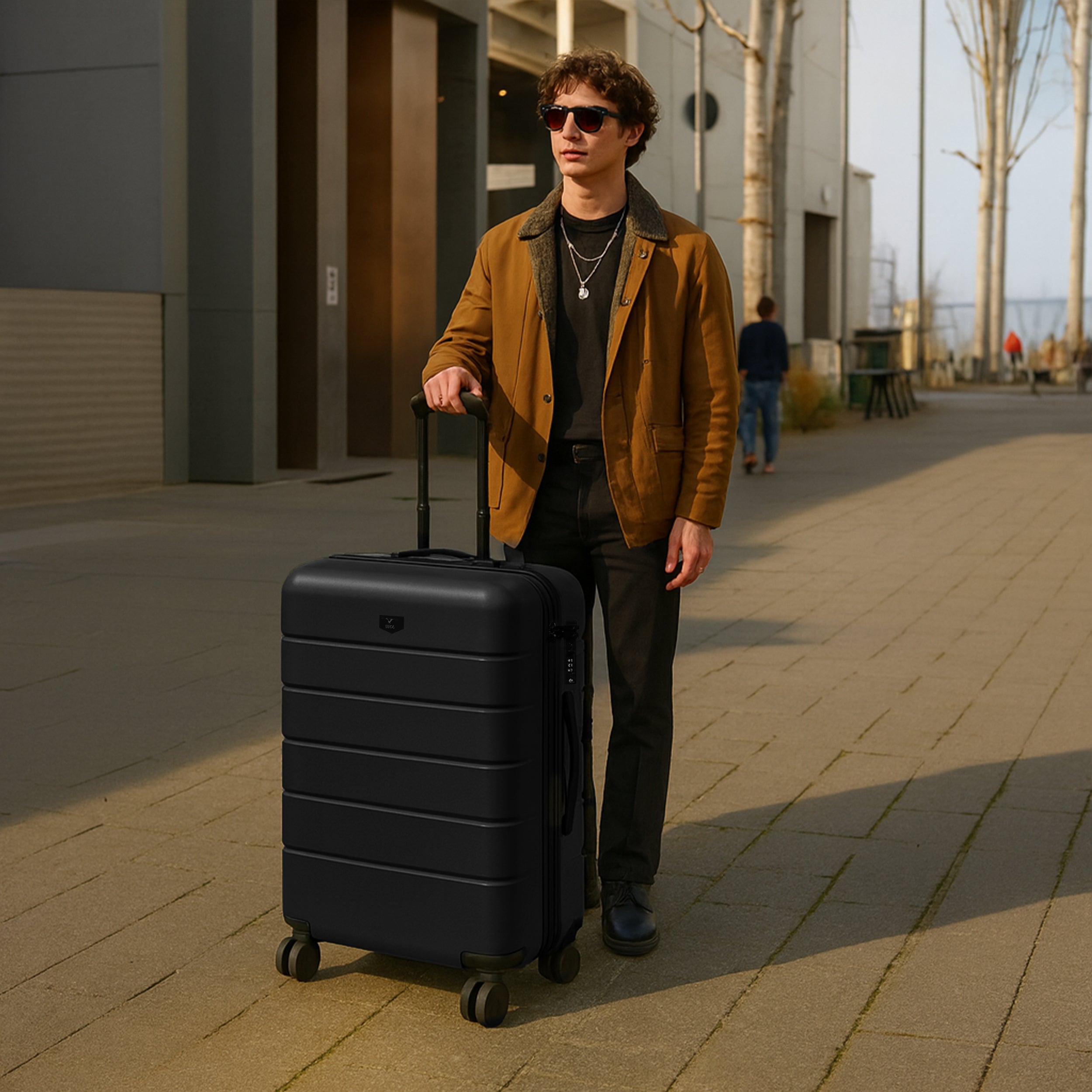 Lugg Flex 28" Suitcase in Black