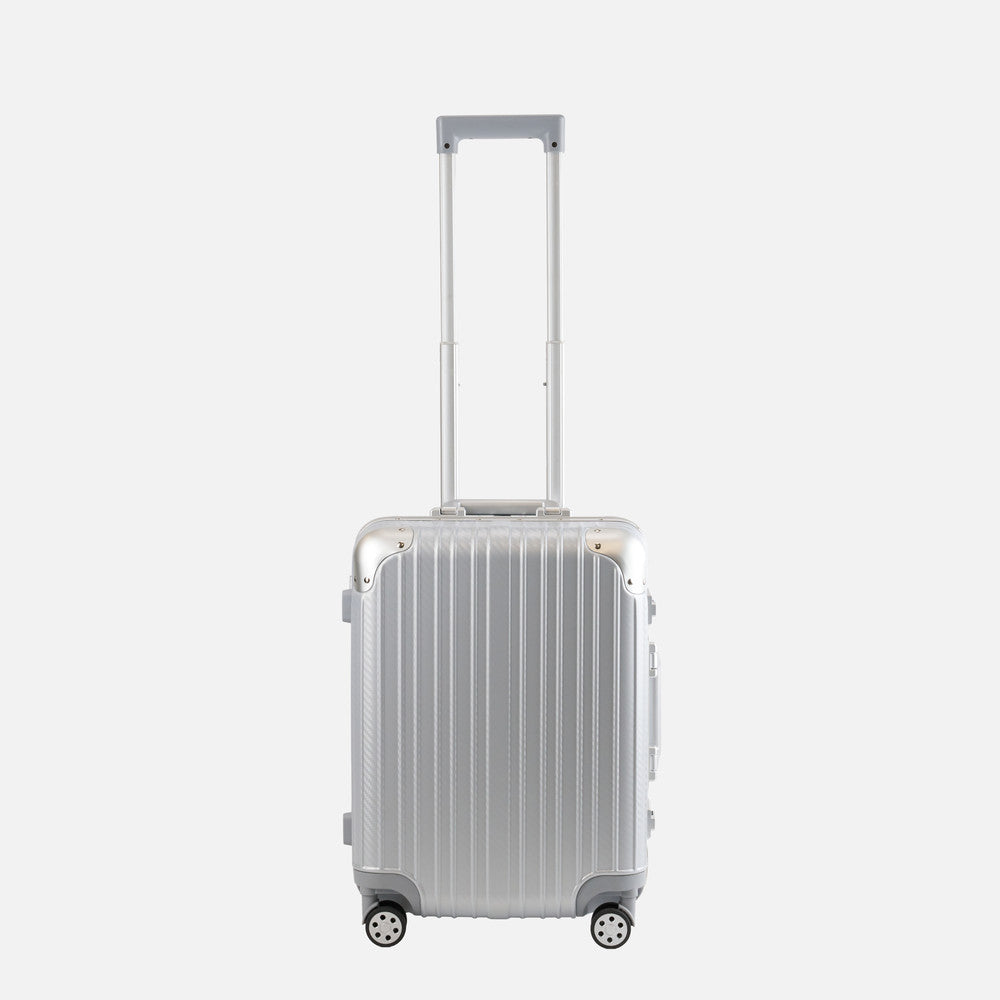 Oasis 24" Medium Suitcase - 67 × 46 × 29cm in Silver