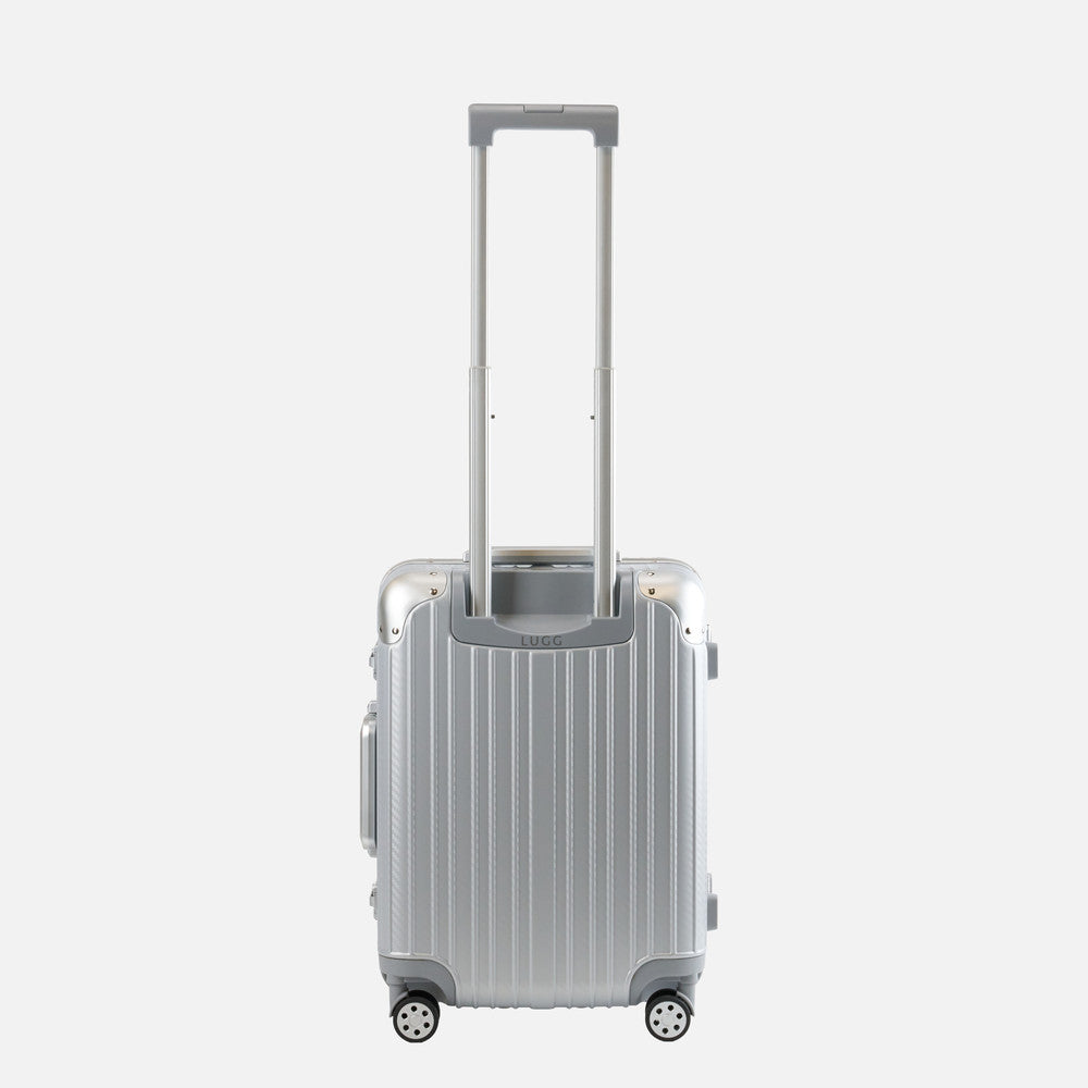 Oasis 24" Medium Suitcase - 67 × 46 × 29cm in Silver